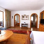 Kirschbaum 3 דירה *
